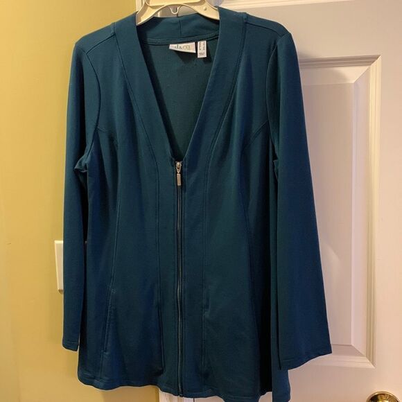 Denim and Company size small active wear color is blue - Picture 2 of 8